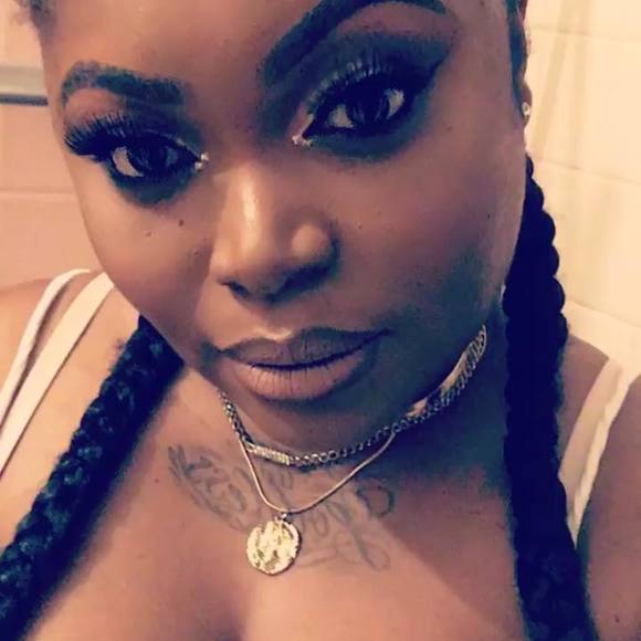 Profile Picture of Gloria Mitchell (@goddess_001) on Poshmark