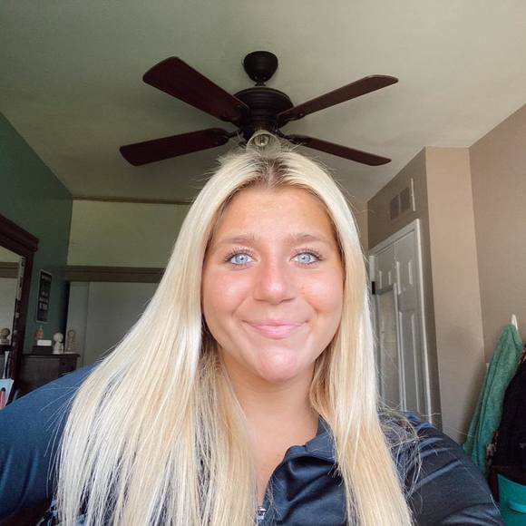 Profile Picture of Kayla Maciag (@maciagkayla) on Poshmark