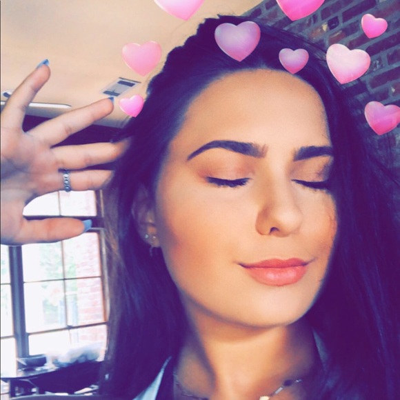 Profile Picture of Camille Thorla (@camille_thorla) on Poshmark