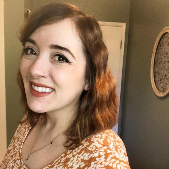 Profile Picture of Elizabeth Montoya (@foxlovesdove) on Poshmark
