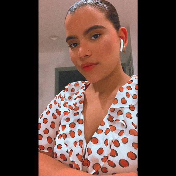 Profile Picture of Daniela Añes (@dani0319368) on Poshmark