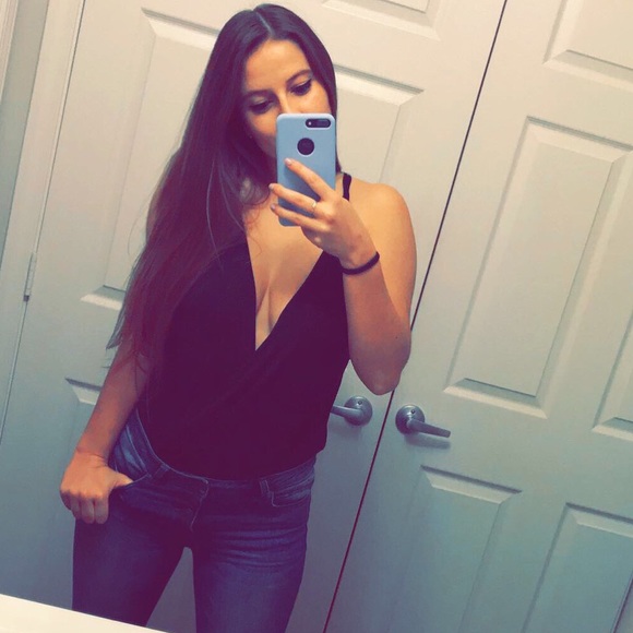 Profile Picture of Kat Fecto (@katfecto) on Poshmark