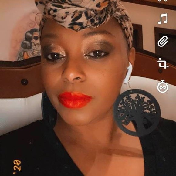 Profile Picture of Sandra Halsell (@sandrahalsell) on Poshmark