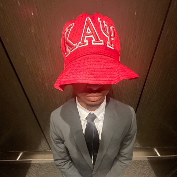 Maxwell Oliver - Poshmark Profile Picture of Maxwell Oliver (@madmaxxaa) on Poshmark