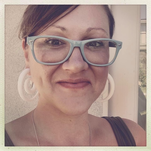 Profile Picture of Noel Dennis-walters (@nwalters2010) on Poshmark
