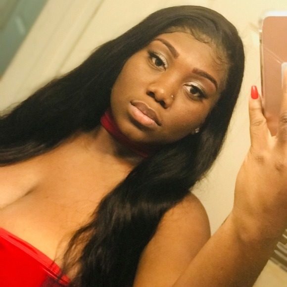 Profile Picture of Julia Alvarez (@juliaalvarez35) on Poshmark