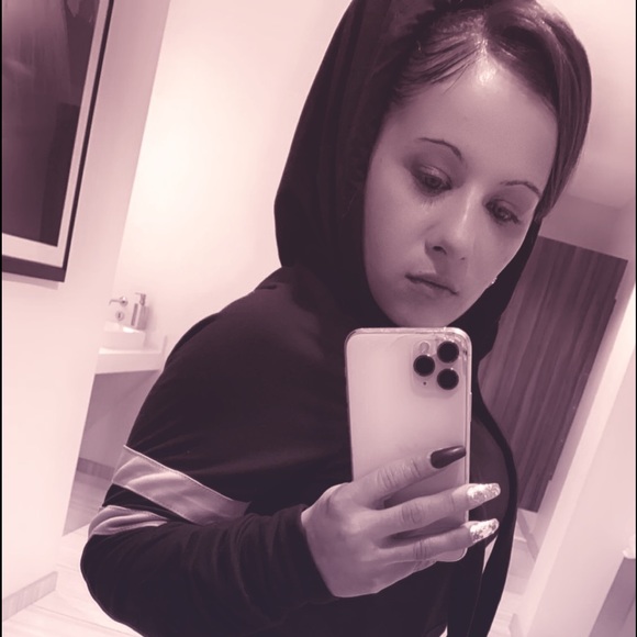 Profile Picture of Bianca Passanisi (@babybbxo) on Poshmark