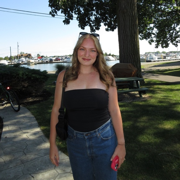 Profile Picture of Alexandra Harrison (@alh222) on Poshmark