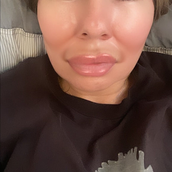 Profile Picture of Robin Serrano (@robinskie) on Poshmark