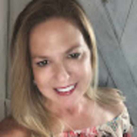 Profile Picture of Leah Pace (@lpa71873) on Poshmark