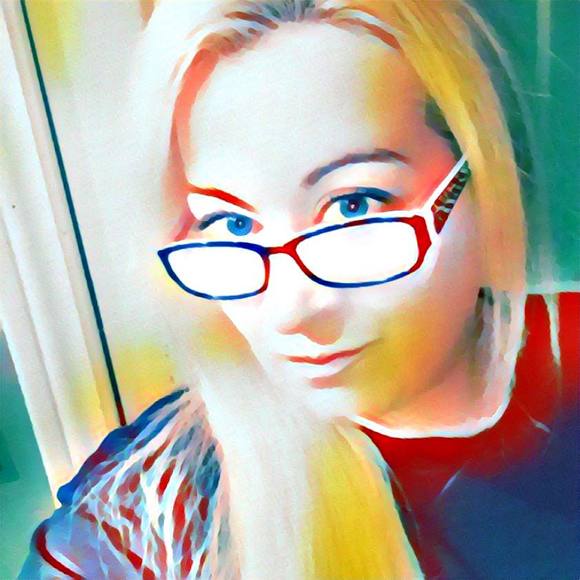 Profile Picture of Lora Walters (@loralea81) on Poshmark