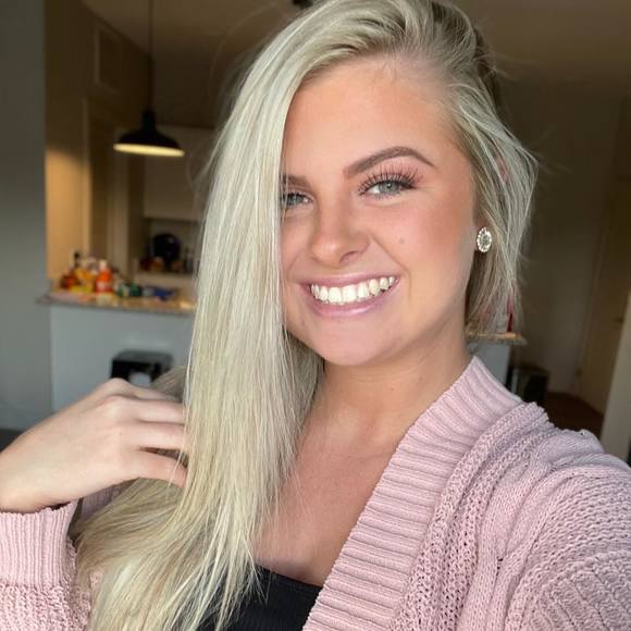 Profile Picture of Madison Caupp (@madiecaupp) on Poshmark