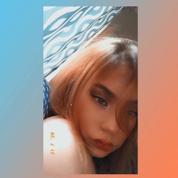 Profile Picture of Julianne Mccallum (@jewelsmcc_07) on Poshmark