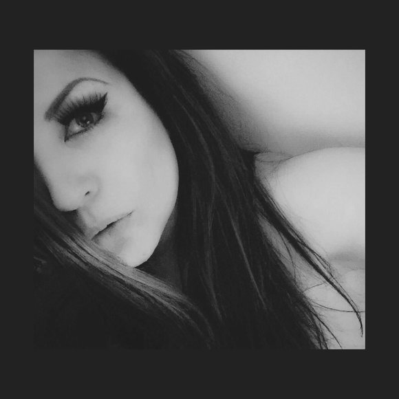 Profile Picture of Roxy Morgue (@rcast1975) on Poshmark