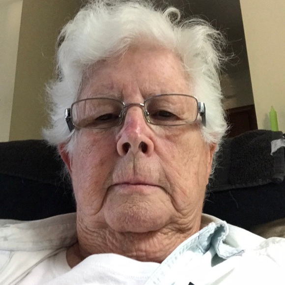 Profile Picture of Joann Weaver (@joann445) on Poshmark