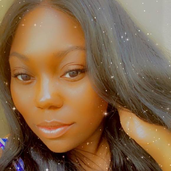 Profile Picture of Andrelle Johnson (@andrellejohnson) on Poshmark