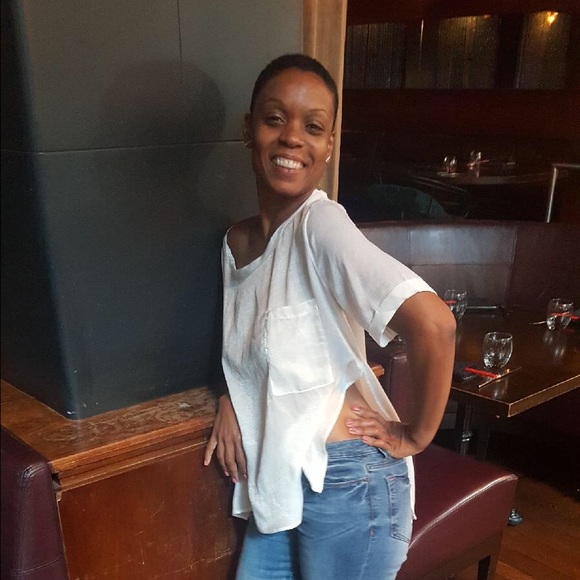 Profile Picture of Veronica Pichardo (@vp42) on Poshmark