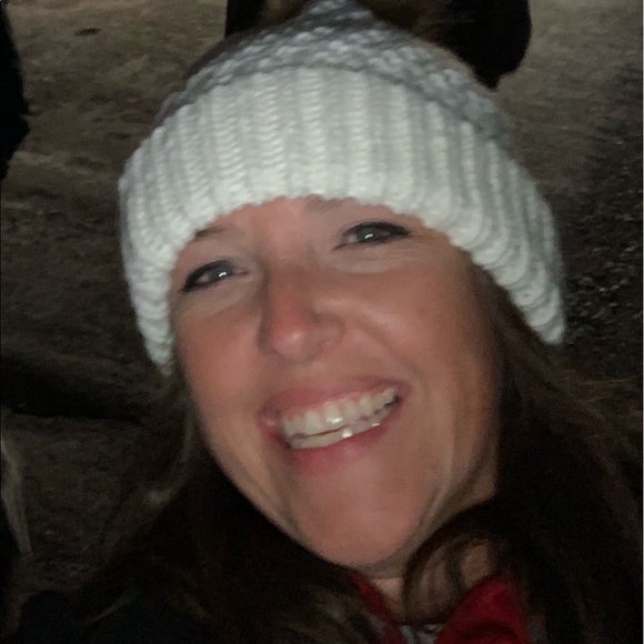 Profile Picture of Lindsey Aduddell (@lnga1223) on Poshmark