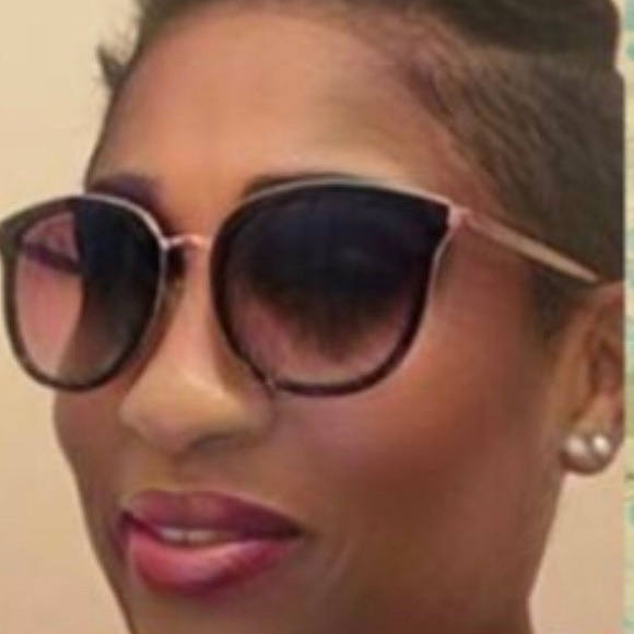 Profile Picture of Joan Pellew (@lovelypellew) on Poshmark