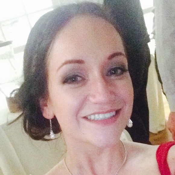 Profile Picture of Nicole Gable (@nicolegablexo) on Poshmark