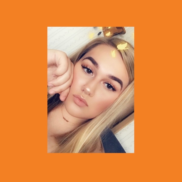 Profile Picture of Morgan Cesinger (@morgancesinger) on Poshmark