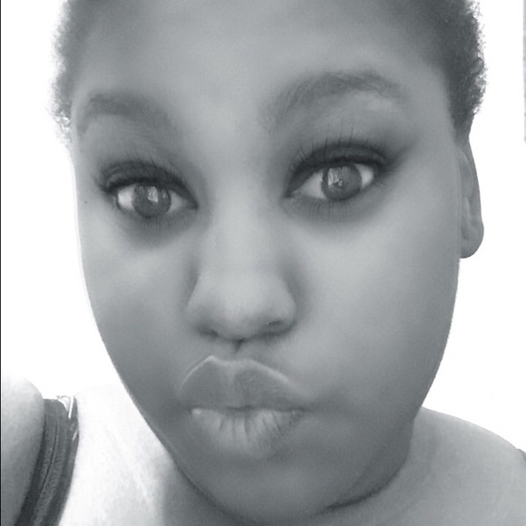 Profile Picture of Erica Hooker (@mzladybugg92) on Poshmark