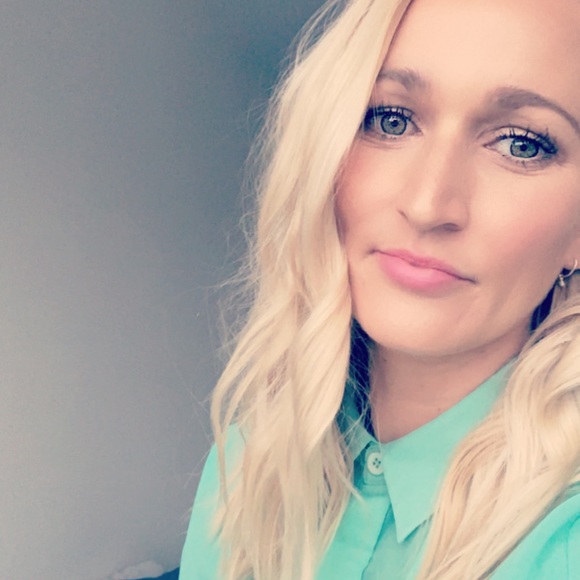 Profile Picture of Amelia Mcmahon (@amelia_mcmahon) on Poshmark