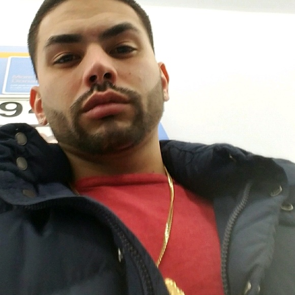 Profile Picture of Joshua Laureano (@jlaureano44) on Poshmark