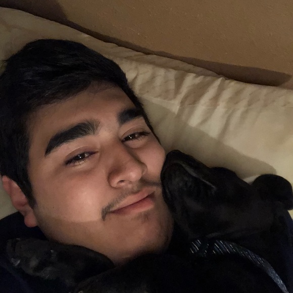 Profile Picture of Alex Quiroz (@alexquiroz442) on Poshmark