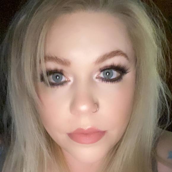Profile Picture of Lauren Dinkeldein (@laurendink) on Poshmark
