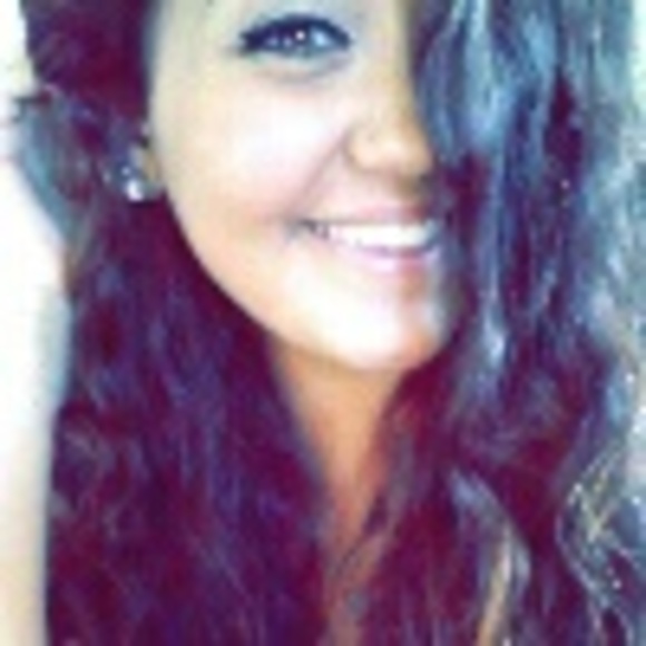 Profile Picture of Kia Femrite (@kia_femrite15) on Poshmark