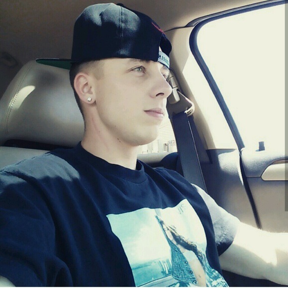 Profile Picture of Josh Warrick (@jay_warrick) on Poshmark