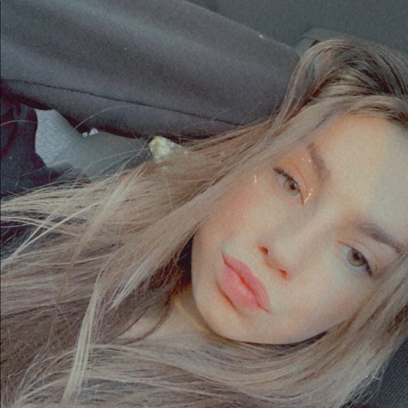 Profile Picture of Madi Spitzig (@madispitzig) on Poshmark