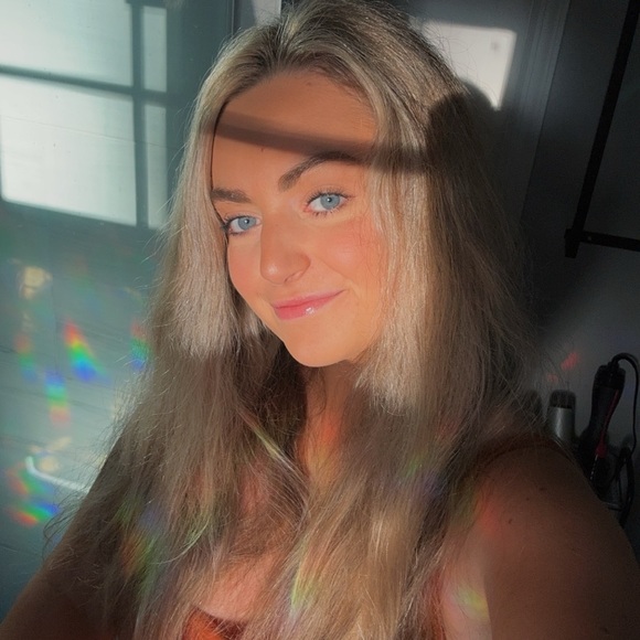 Emma Carollo - Poshmark Profile Picture of Emma Carollo (@emma_carollo) on Poshmark