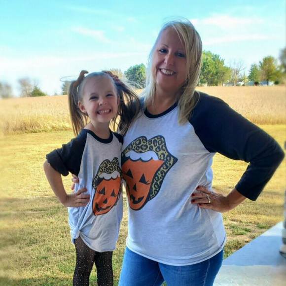 Profile Picture of Lisa Yates (@yatesfamily6) on Poshmark