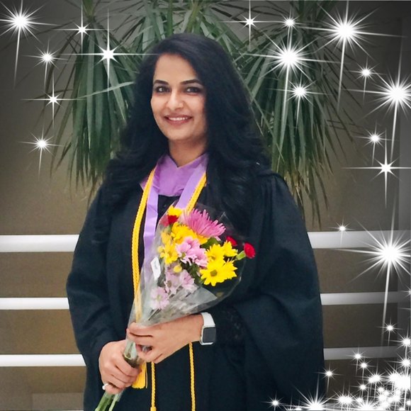 Profile Picture of Hina Desai (@drheenadesai) on Poshmark