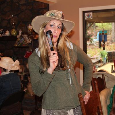 Profile Picture of Piper Fox Hall (@keeptheYOUNGinU) on Twitter