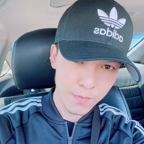 Profile Picture of Vũ Đỗ (@vudo1588) on Poshmark