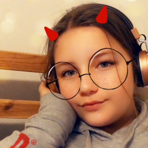 Profile Picture of Wiktoria Przybysz (@wiki101101) on Poshmark