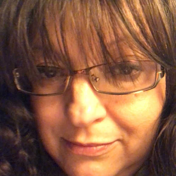 Profile Picture of Tina Oglesbee (@toglesbee) on Poshmark