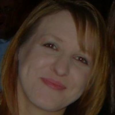 Profile Picture of Robin Nicholson (@rae_caroline) on Twitter