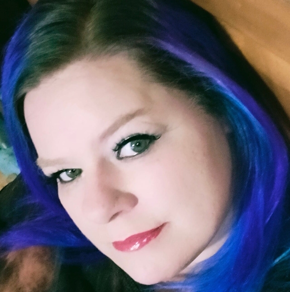 Profile Picture of Shannon Clausen (@spunkymom76) on Poshmark