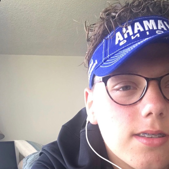 Profile Picture of Andrew Larsen (@andrewman23) on Poshmark