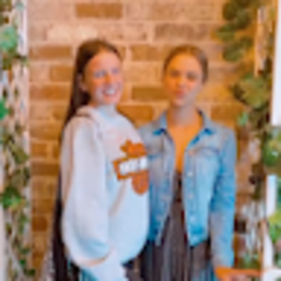 Profile Picture of Maya Walsh (@mayawalsh07) on Poshmark