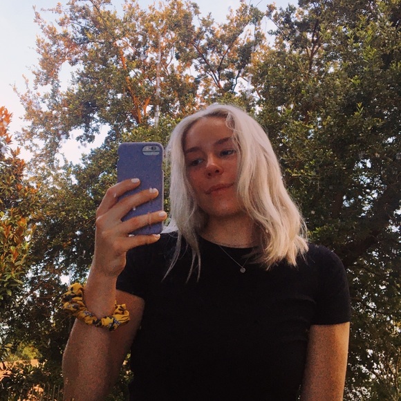 Profile Picture of Karoleena Krypel (@karoleenak) on Poshmark