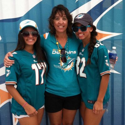Profile Picture of Laura Scalzo (@LRScalzo) on Twitter