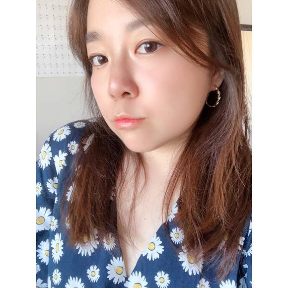 Profile Picture of Xiaoyi Zhang (@smile2666) on Poshmark