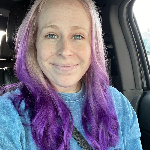 Profile Picture of Danielle Mayse (@dmayse) on Poshmark