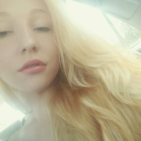 Profile Picture of Catherine Triplett (@lalalaughitoff) on Poshmark