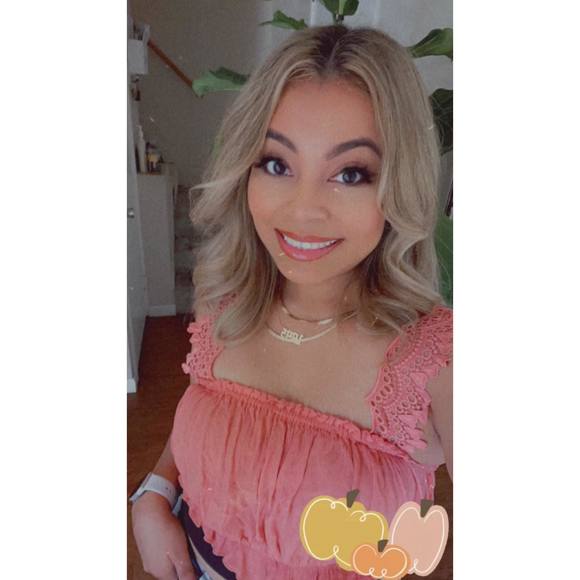 Profile Picture of Itzel Suriano (@itzelsuriano) on Poshmark